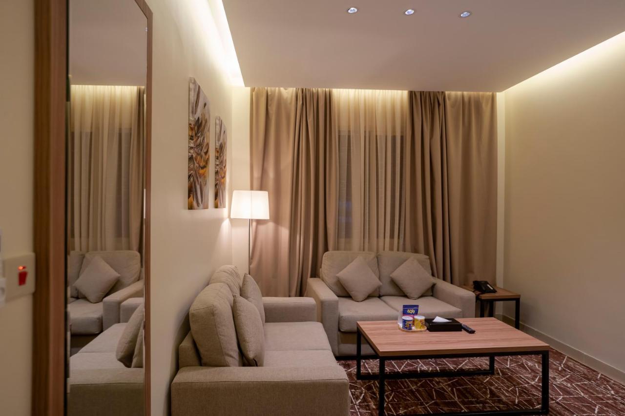 Hotel W *