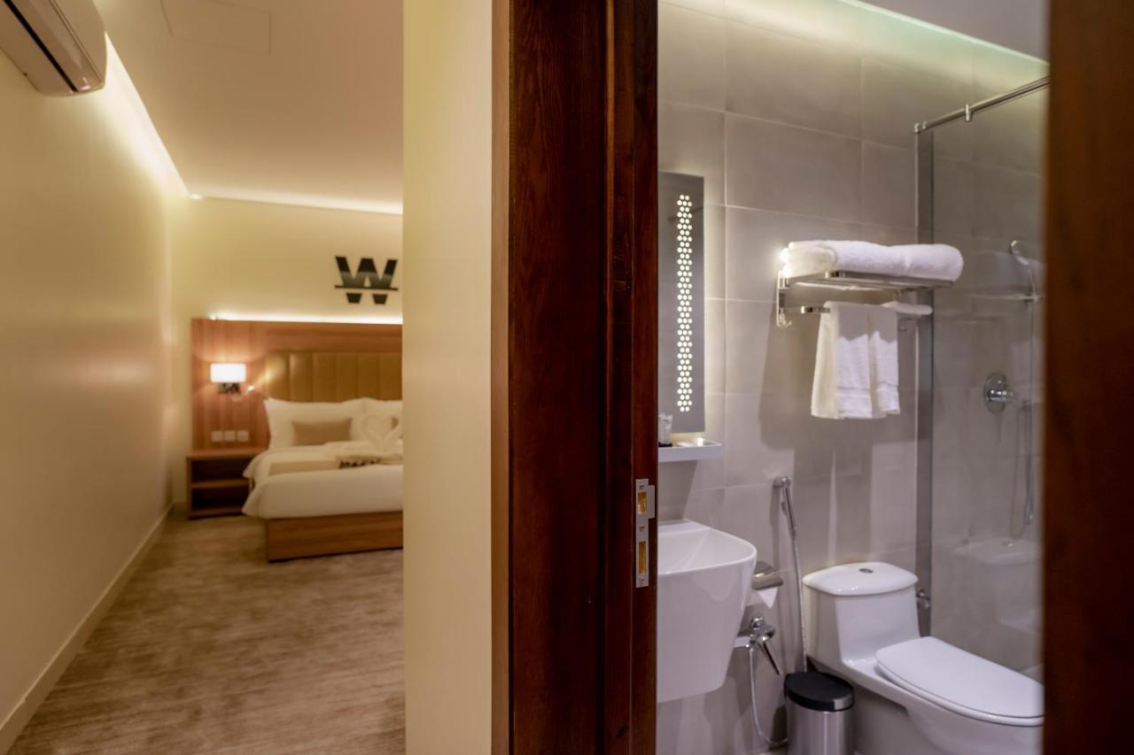 Hotel W *